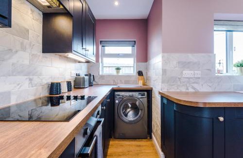 Rhuddlan House | Castle Views cottage in historic village & woodfired hot tub