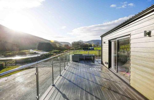 Peebles House | Castlehill cabin with a hot tub