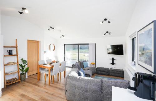 Peebles House | Castlehill cabin with a hot tub