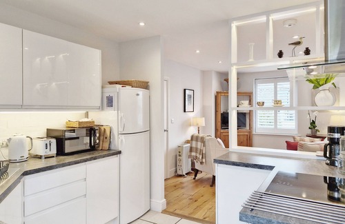 Chichester Cottage | Castleton , Chichester - sleeps 2 guests in 1 bedroom