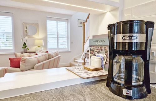 Chichester Cottage | Castleton , Chichester - sleeps 2 guests in 1 bedroom