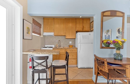 North Beach Apartment | Casual Beach living - 1 Bed/1 Bath Old Florida Garden apartment - Steps to beach