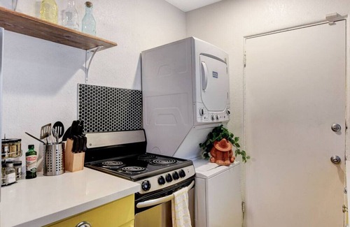 Downtown Las Vegas House | Casual #C 2queen Kids ok 1Story by Fremont St Pets pay more