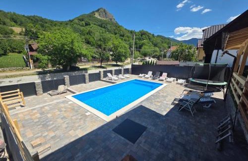 Dragoslavele Villa | CASUTA CU SINDRILA