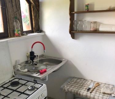 Metes House | Casuta de sub deal