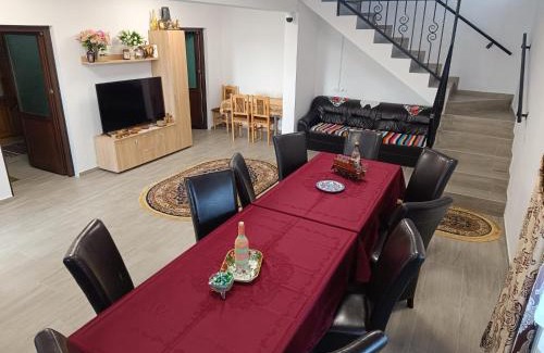 Moisei Cabin | Casuta Din Livada