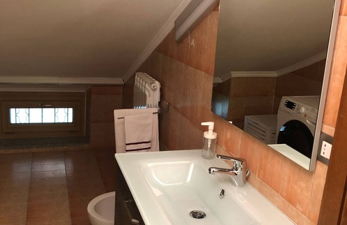 Narzole Apartment | Cat on the Moon, at the door of the Langhe