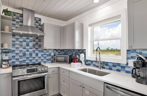 Saint Elmo House | Catalina - Charming Beachfront Cottage, Pet Friendly