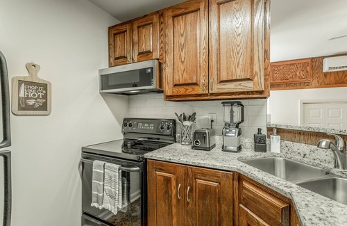 Graysville Apartment | ✤ CATALINA STUDIO 102 ✤ Free Parking & WIFI