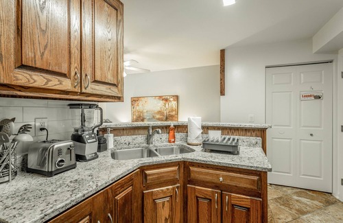 Graysville Apartment | ✤ CATALINA STUDIO 102 ✤ Free Parking & WIFI