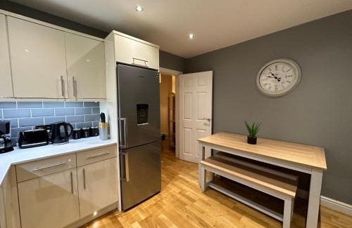 Birdwell House | Catalina View - 4 Bed Yorkshire Charm