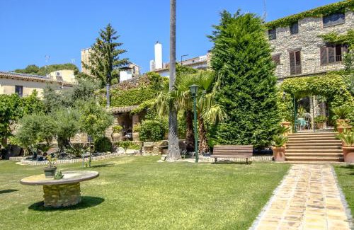Santa Oliva Villa | Catalunya Casas Unique sanctuary with extra large pool!