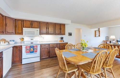 Cloverdale Cottage | Catch a sunrise and a sunset or. a fish!