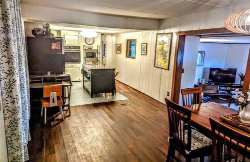 South Toledo Bend Cabin | Catchin' 247 - Lakefront hideaway, outdoor spa, bar, firepit!