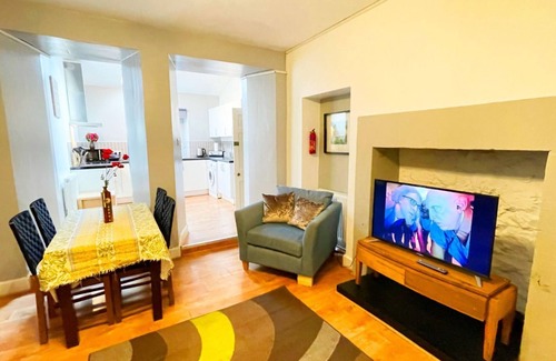 Gorebridge Apartment | Catcune Suite - Studio Flat