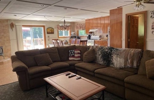 De Lancey Ski Chalet | Catskill Mountain Secluded Cottage