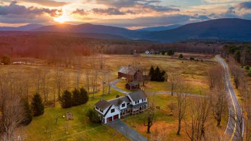 Ashland House | Catskill Park Farm by AvantStay Huge Yard Fire Pit Near Windham Ski Resort