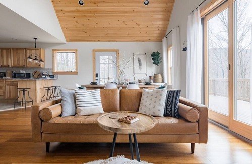 Hobart Cabin | Catskills Cabin Surrounded by Breathtaking Mountain Views