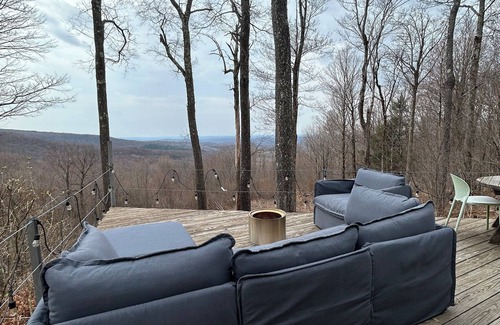 Livingston Manor House | Catskills Secluded Treehouse with stunning views near Livingston Manor