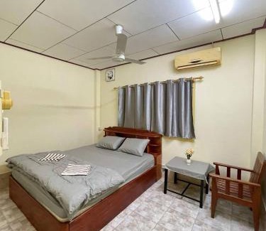 Thakhek House | Catty tourist house & Restaurant