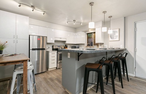 Old Town Condo | Caviar Suite | Moody Retreat by Old Town Square
