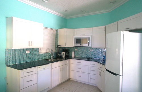 Colliers Bay Cottage | 'Cayman Cottage by the Sea' - Economical Family Accommodations