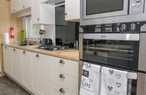 Cayton Bay Cottage | CAYTON PINES, pet friendly, character holiday cottage in Scarborough
