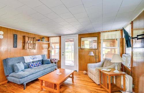 Cayuga House | Cayuga Lake Cottage Private Dock and Deck!