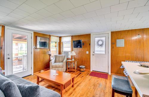 Cayuga House | Cayuga Lake Cottage Private Dock and Deck!