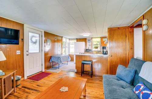 Cayuga House | Cayuga Lake Cottage Private Dock and Deck!