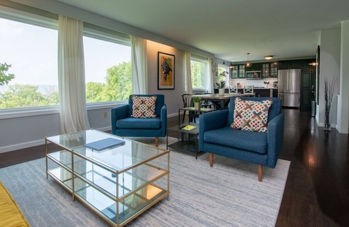 Town of Ledyard Cottage | Cayuga Sunshine: Luxury on Cayuga Lake. Close to Aurora!