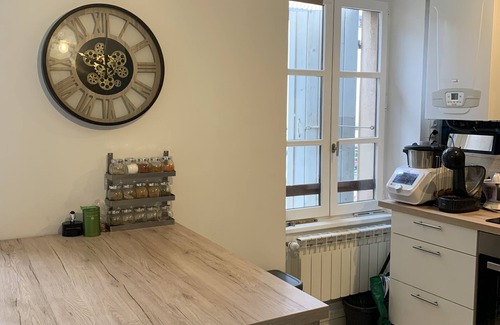 Tournon-sur-Rhone Apartment | Ce Logement Familial est Proche de Toutes Commodités et Sites Touristiques