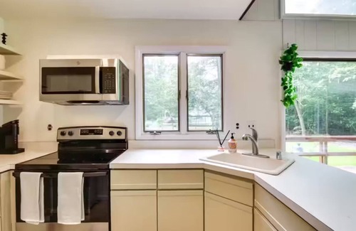 Rehoboth Beach Cabin | Cecelia's Retreat - 3-bedroom mid century secluded lewes beach cabin