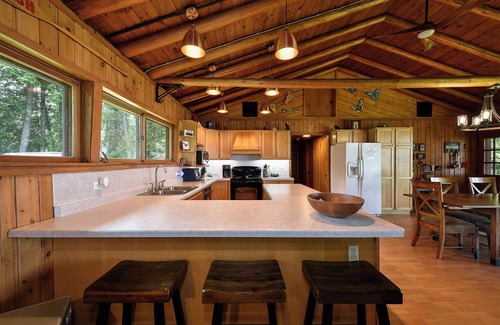 Ingalls Cabin | Cedar Cabin on the Bay: Your Fall Getaway for Stunning Views and Cozy Vibes!