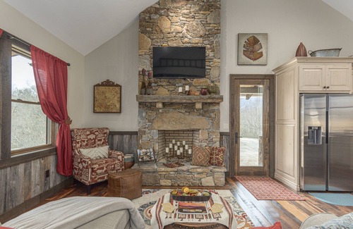 Waynesville House | Cedar Cliff Cabin at Rivers Edge Rentals. Luxurious reclaimed 125 year old cabin