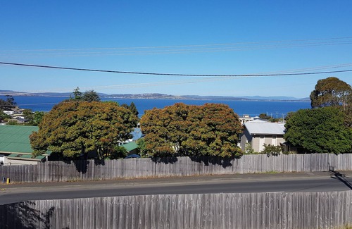 Blackmans Bay House | Cedar Cottages Blackmans Bay - Cedar Cottage