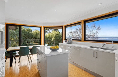 Blackmans Bay House | Cedar Cottages Blackmans Bay