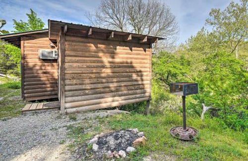 Davis House | Cedar Falls Cabin 5 half Mile to Turner Falls