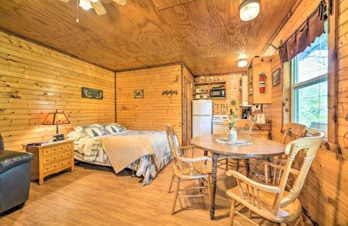 Davis House | Cedar Falls Cabin 5 half Mile to Turner Falls