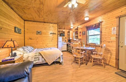 Davis House | Cedar Falls Cabin 5 half Mile to Turner Falls