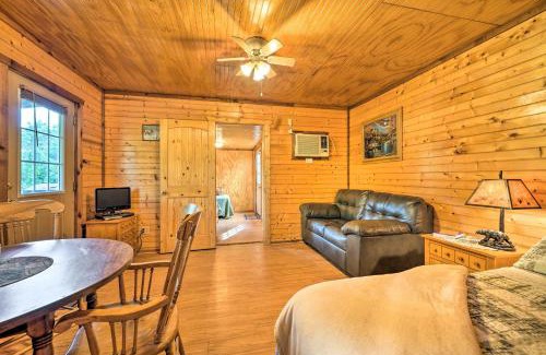 Davis House | Cedar Falls Cabin 5 half Mile to Turner Falls