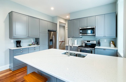 Washington House | Cedar Haus - Downtown WashMo, Dog-Friendly, Wineries, Fenced Yard