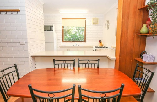 Bright Apartment | CEDAR HOLIDAY UNITS - APARTMENT 3: Bright