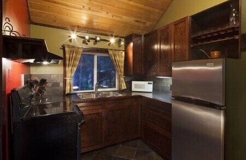Golden House | Cedar House Restaurant & Chalets