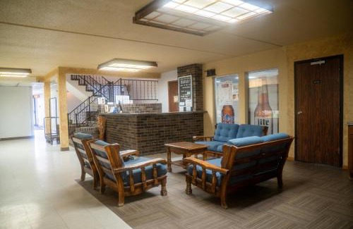Cavalier Hotel | Cedar Inn Motel