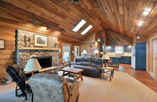 Clam Lake Cabin | Cedar Lodge on Dells Lake near Clam Lake, WI