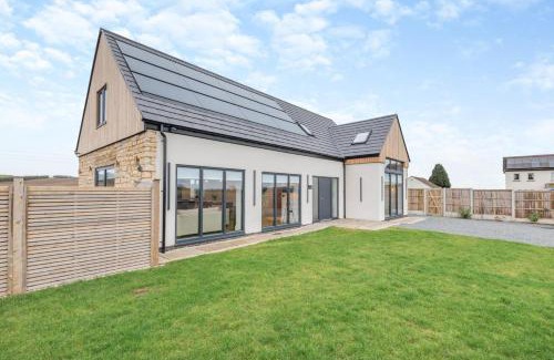 Pleasley House | Cedar Lodge - Pleasley Vale