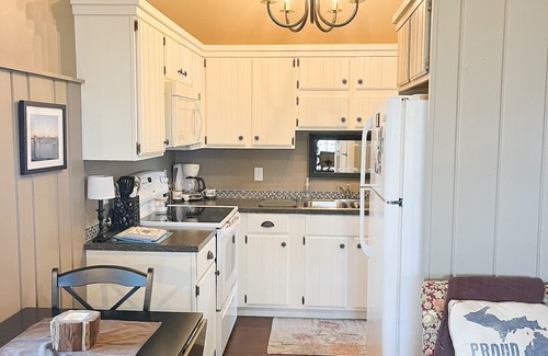 Mackinaw City Cottage | "Cedar"- Mackinaw City-Sept dates available:1-4, 14-19, 23-26.