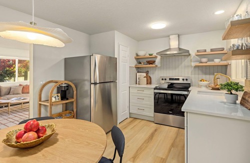 Cedar Mill Apartment | Cedar Mill Sanctuary Updated and Convenient