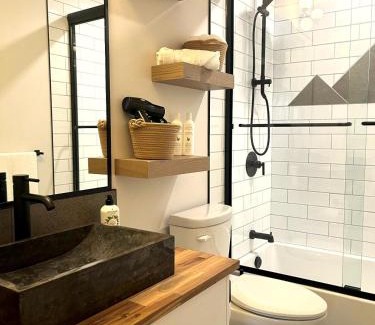 Victoria Apartment | Cedar & Sage Suite - Kitchen & Comfort